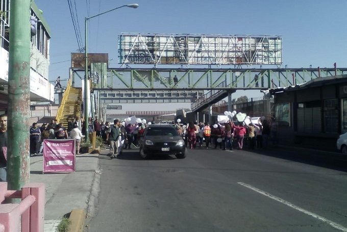 BLOQUEAN AVENIDA CENTRAL EN ECATEPEC - Estado De México